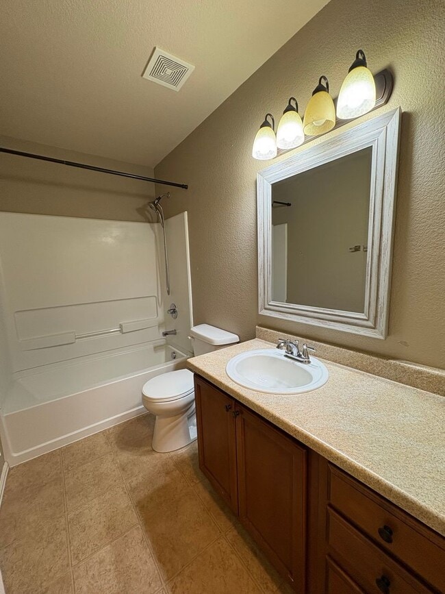 Building Photo - Lovely 3 bedroom/3 car tandem garage home in Lorson Ranch