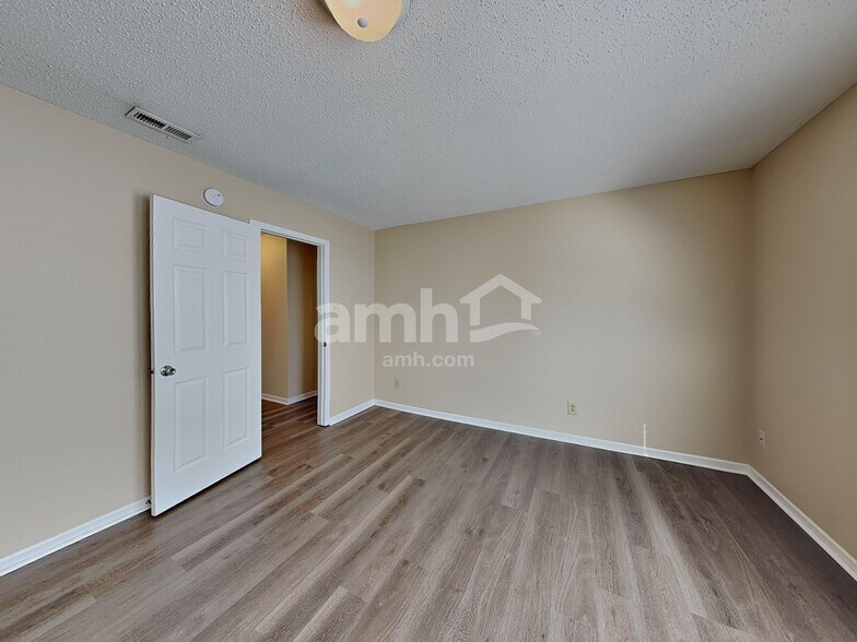 Building Photo - 10421 Parmer Cir