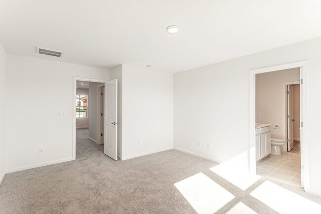 Building Photo - 4 Bed 3 Bath New Build! Available Now!