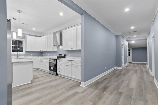 Building Photo - 325 Holderness St SW