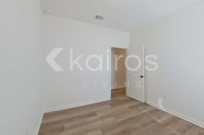 Building Photo - 114 Rainfall Ln