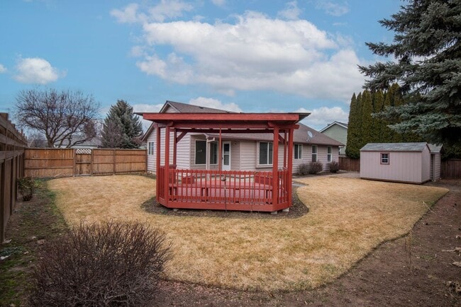 Building Photo - Beautiful 3-Bedroom Home with Large Fenced Yard – Available Now!