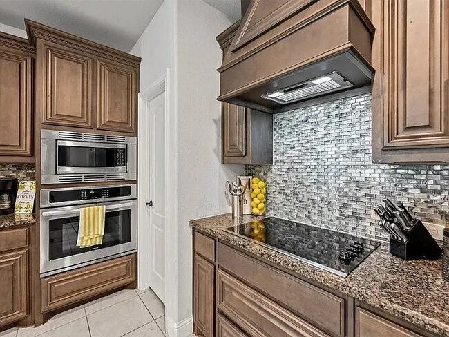 Building Photo - 1902 Sunflower Dr