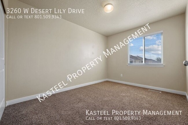 Building Photo - 3260 W Desert Lily Dr