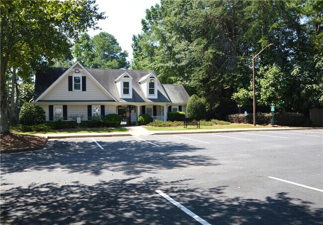 Building Photo - 2021 Crestview Way