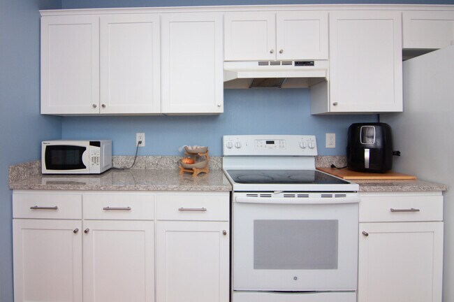 Building Photo - 4471 Hillside Ct