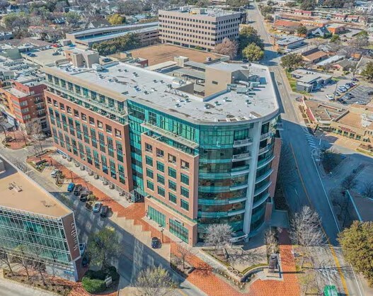 Building Photo - 411 W 7th St