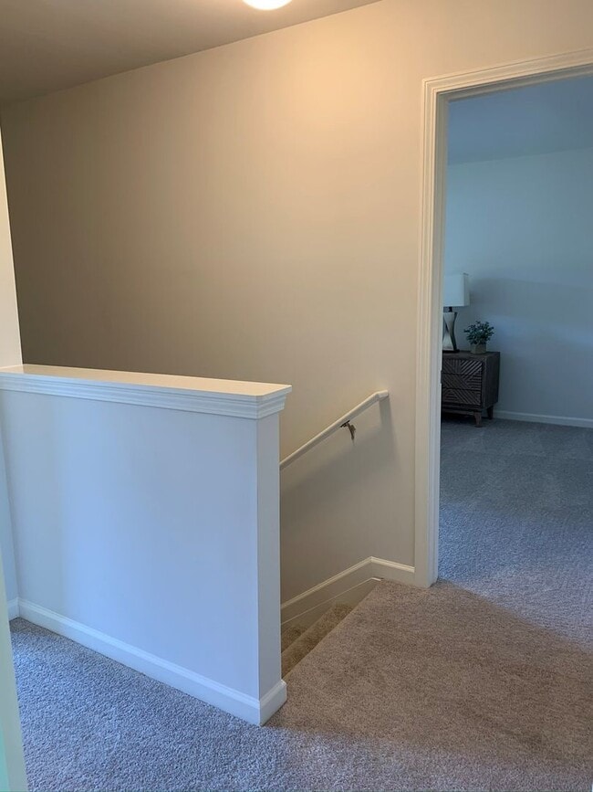 Building Photo - Amazing three bedroom home!