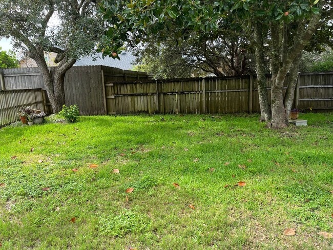 Building Photo - Beach Access 5BR 3Bath Home in Mary Esther