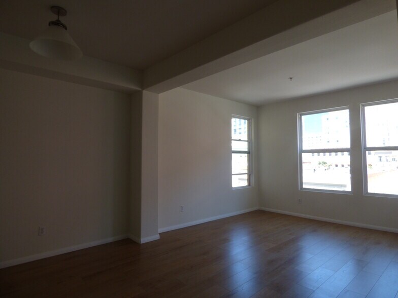 Building Photo - 350 K St
