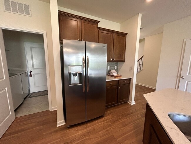 Building Photo - 1003 Excite Ave