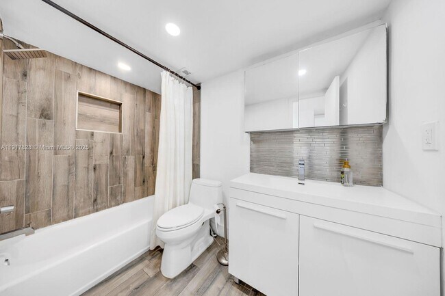 Building Photo - 13155 Ixora Ct