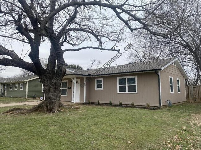 Building Photo - 1018 Harris Dr