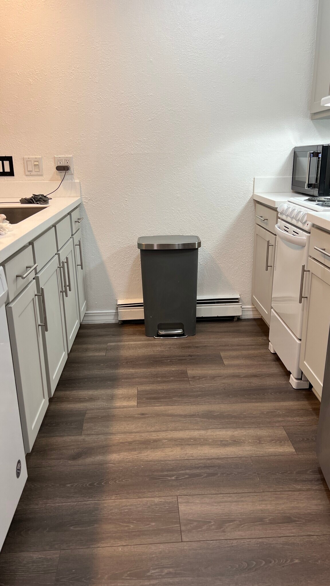 Building Photo - 1065 University Ave