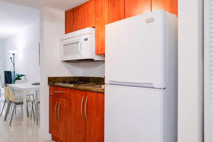 Building Photo - 1 SE 12th St