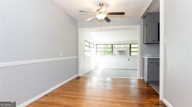 Building Photo - 2917 Cambridge Dr SW