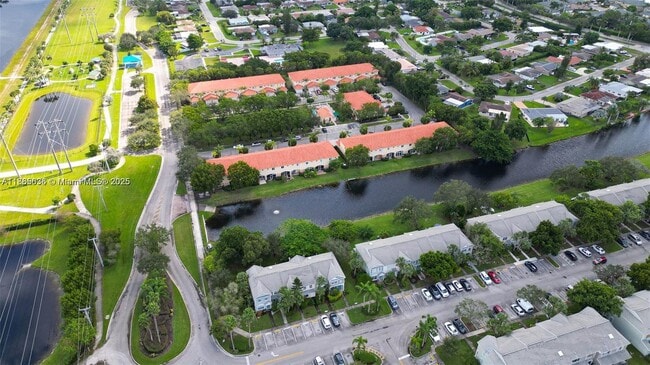 Building Photo - 8066 Sanibel Dr