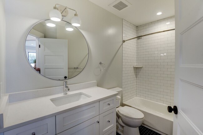 Building Photo - 4107 New Hampshire Ave NW