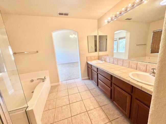 Building Photo - Lovely 2 Story Home In East Woodland In Great Location