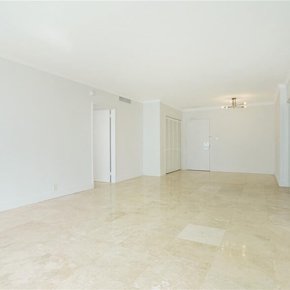 Living Room - 5101 Collins Ave