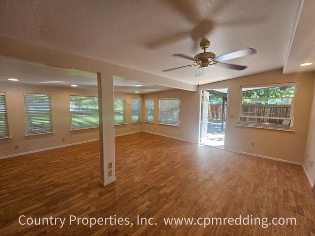 Building Photo - Price Reduced! Spacious House with Landsca...