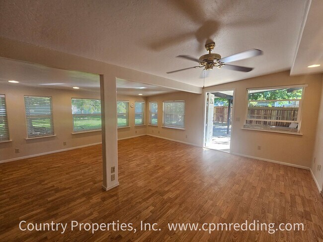 Building Photo - Spacious House with Landscaper Included Av...