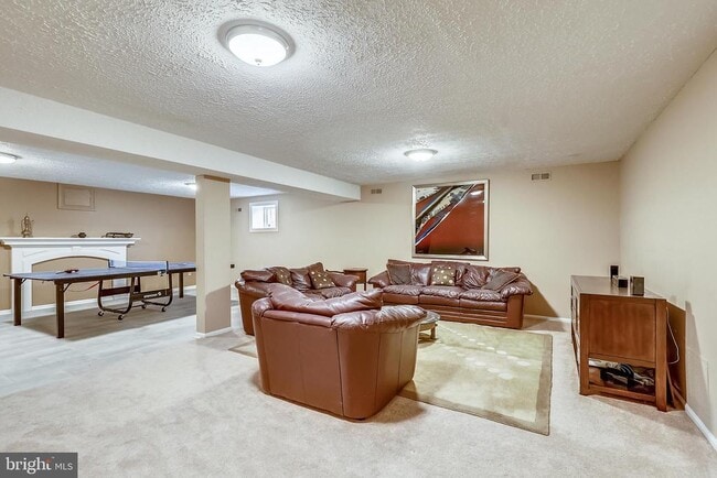 Building Photo - 10605 River Oaks Ln