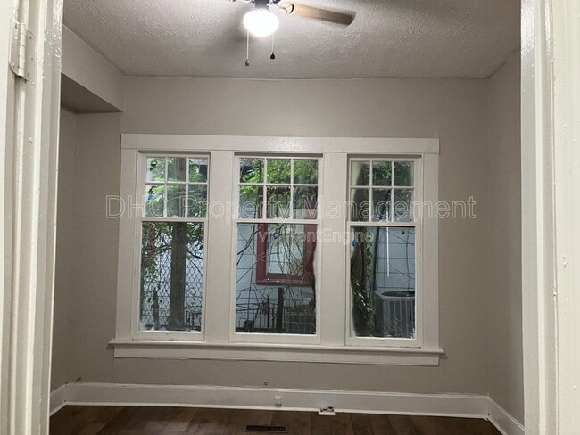 Building Photo - 2207 Bell St