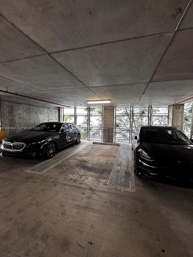 Building Photo - 690 SW 1st Ct