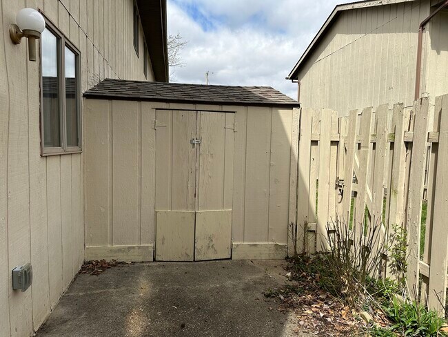 Outdoor storage - 220 N Monroe St