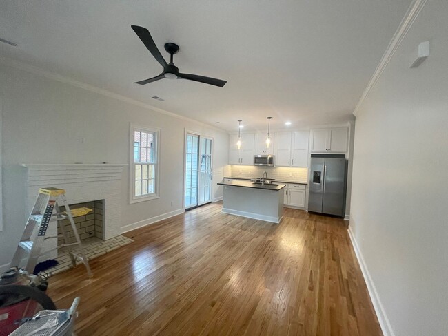 Building Photo - 2 bedroom 2 bath Renovated in Heathwood