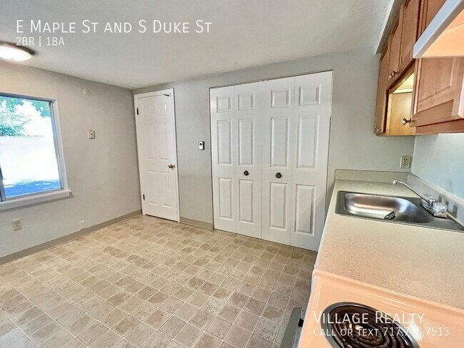 Building Photo - 461 E Maple St