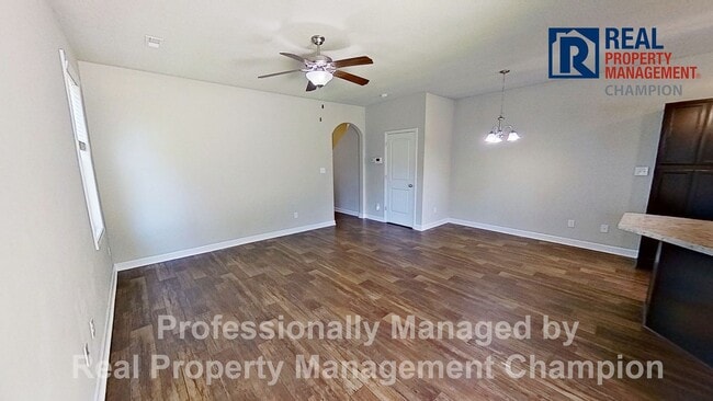 Building Photo - Beautiful Townhome with Open Floorplan and Covered Patio