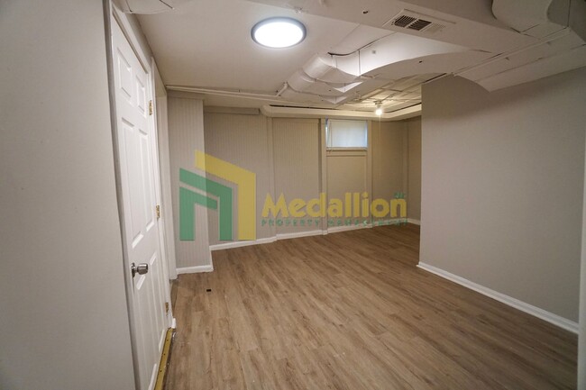 Building Photo - 2048 W 82nd Pl