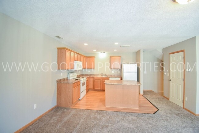 Building Photo - Pleasant Hill Townhome with 2-Car Garage, Walk-In Closets & Deck