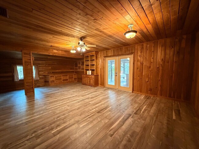 Building Photo - Spacious 3/3 on Nearly 2 Acres with Exceptional Storage and No HOA