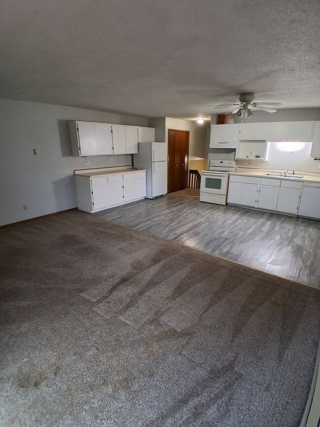 Building Photo - Sycamore Street Duplex