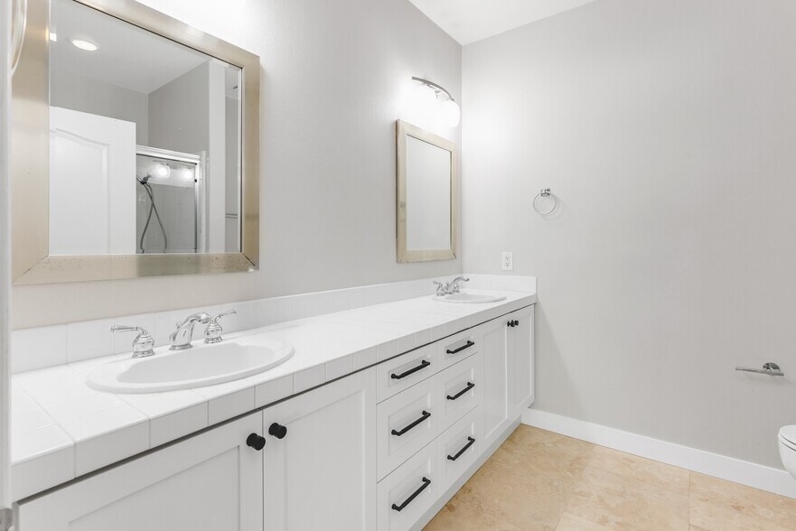 Building Photo - 14 Celano Ct