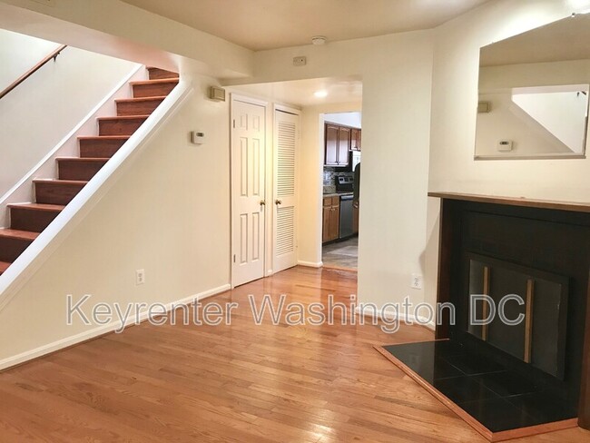 Building Photo - 107 P St NW