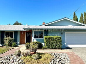 Building Photo - Beautiful 5 Bed, 2 Bath, 2,066 Sqft Pleasa...