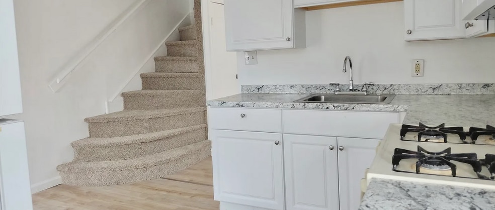 Building Photo - 301 Somerset St