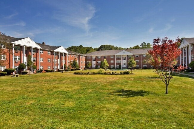 Building Photo - 15 Old Colony Ln