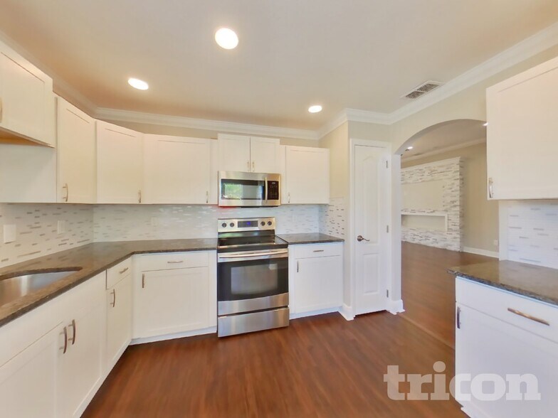 Building Photo - 15206 Markham Dr