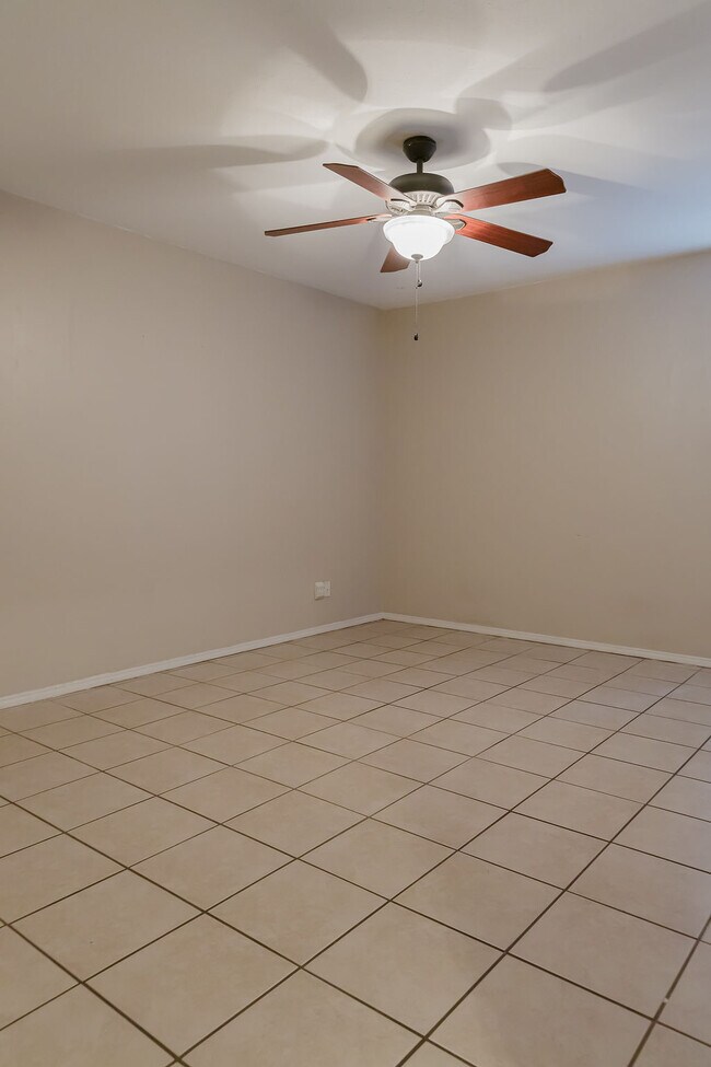 Building Photo - 1105 Gordon Blvd