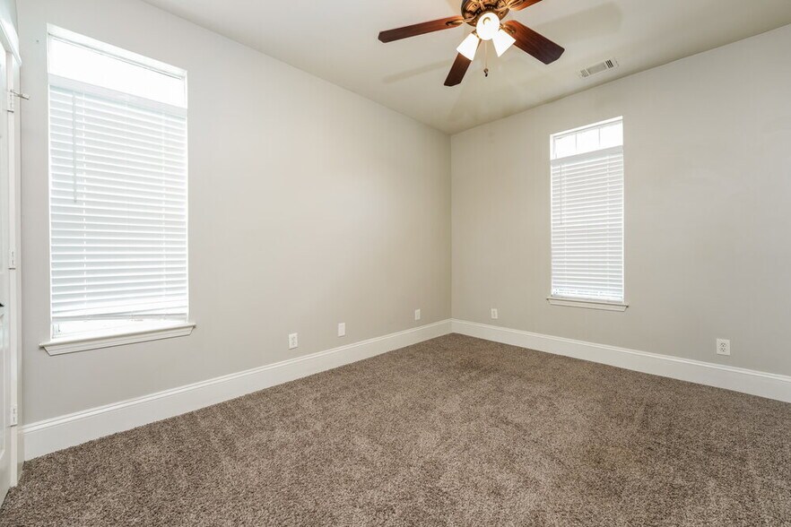 Building Photo - 605 Brookwater Dr