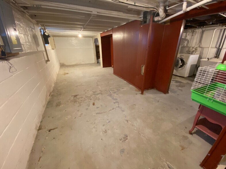 Building Photo - 301 E 248th St