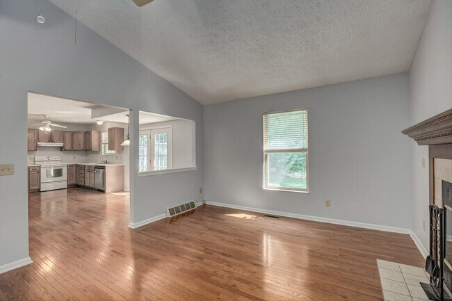 Building Photo - 330 River Rd