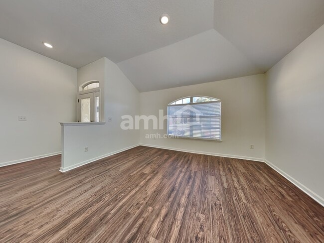 Building Photo - 716 Sid Dr