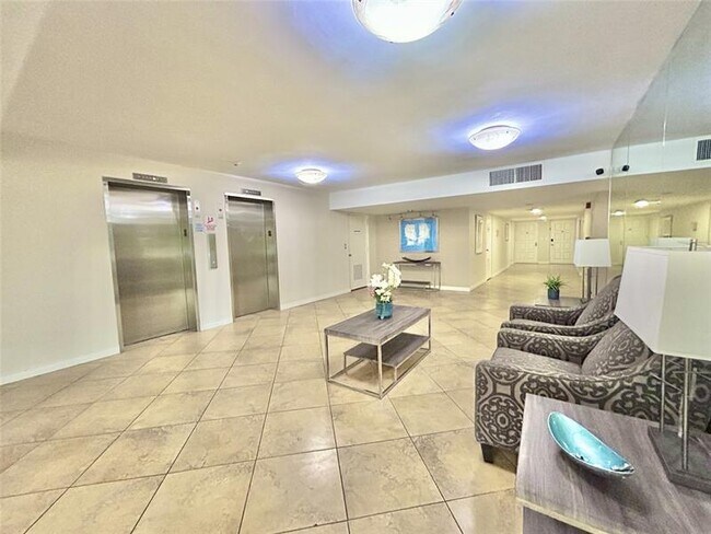 Building Photo - 3800 Oaks Clubhouse Dr