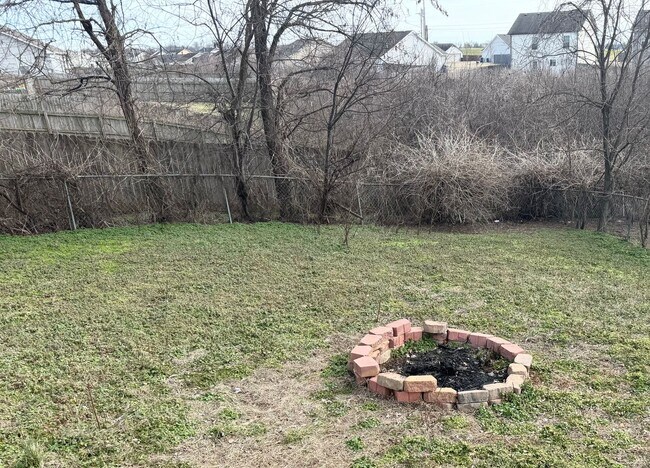 Building Photo - 3 Bedroom 2 Bathroom Open Kitchen